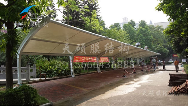 楓林苑小區(qū)膜結(jié)構(gòu)停車(chē)棚